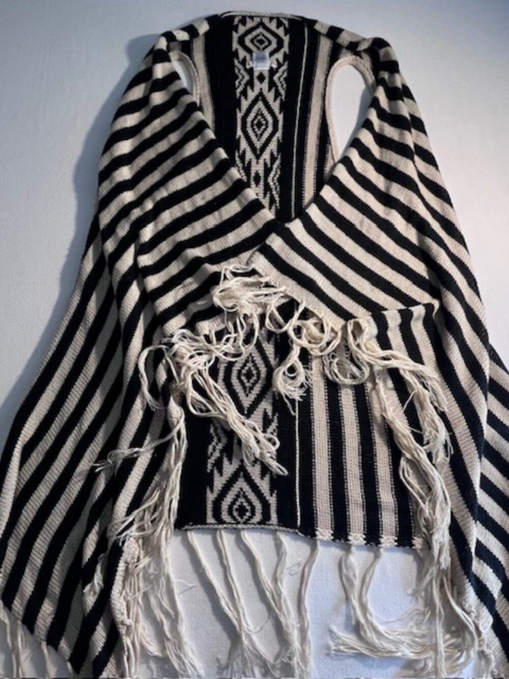 IT'S OUR TIME sleeveless fringe cardigan vest bohemian Aztec knit shawl poncho L